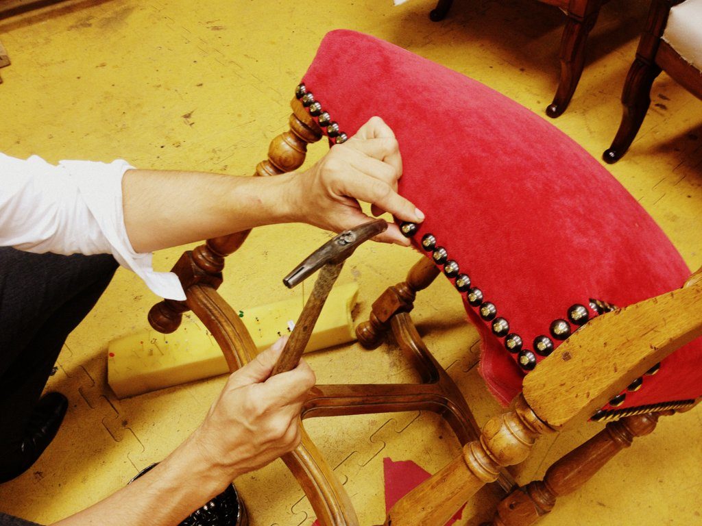 tapissier lyon decorateur ruf limonest restauration fauteuil meuble fauteuil chaise style epoque