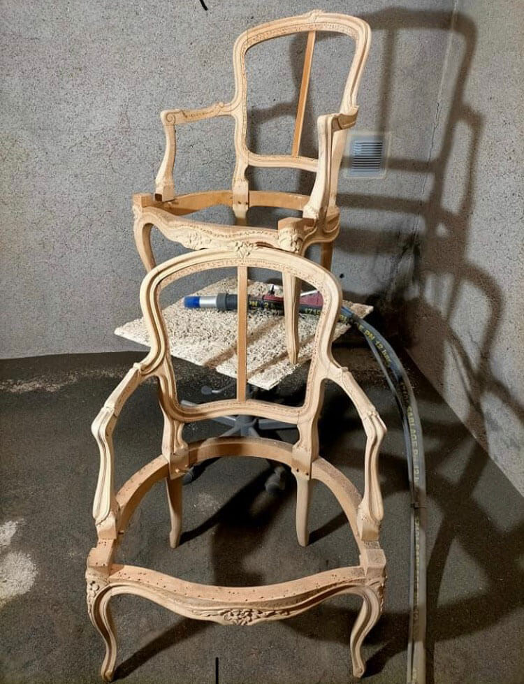 décapage de fauteuil chaise meuble en bois par Aero gommage sur lyon