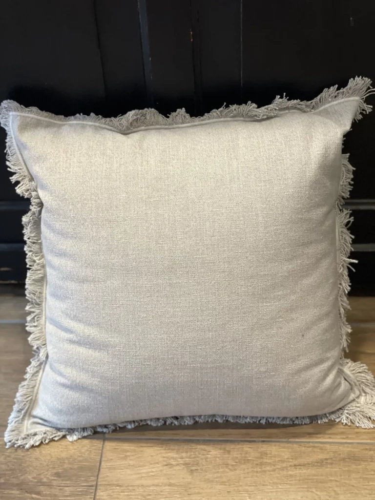 Coussin en lien à frange