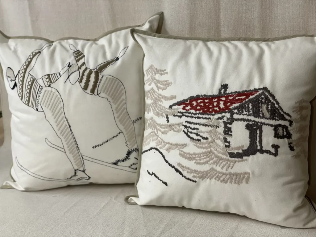 coussin en coton brode 45x45