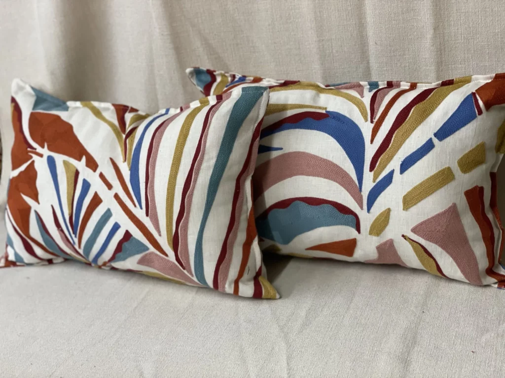 coussins en lin brode 30x50